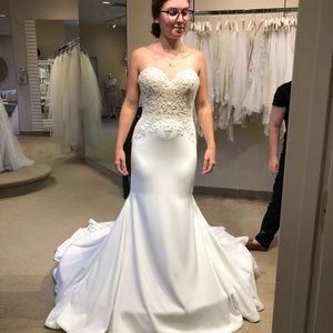 Wedding dress for sale !
